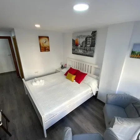 Reyna Apartamentos Malaga Exterior photo